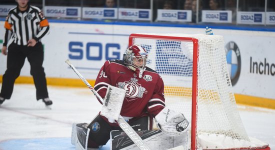Rīgas 'Dinamo' sīvā cīņā Maskavā zaudē 'bullīšos'