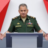 Россия готовит крупные учения и поставки новой техники из-за "напряжения" на границе с Европой