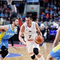 Latvijas basketbola izlase svarīgā mačā parāda bezcerīgu sniegumu pret Ukrainu