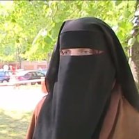 Ставшая Фатимой мусульманка Лига намерена засудить Латвию, если запретят закрывать лицо