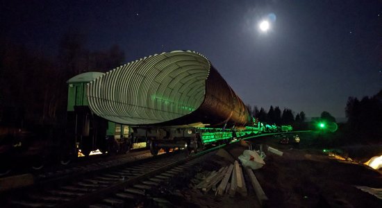 Pie Latvijas – Baltkrievijas robežas zem dzelzceļa top 30 metrus garš metāla tunelis