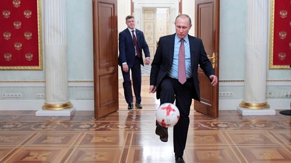 Vladimirs Putins, UEFA, futbols