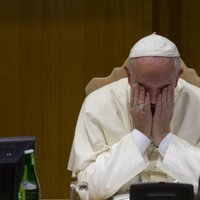 Francija atsakās no domas par vēstnieku Vatikānā iecelt geju