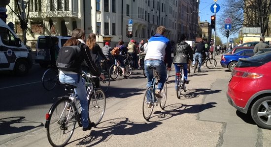 Rīgas sastrēgumos par ātrāko transportlīdzekli atzīts velosipēds