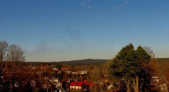 Foto: Viltus NLO, lapsa kapsētā un citi neparasti rudens novērojumi Tukumā