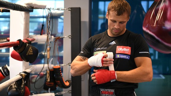 Bokss, Mairis Briedis atklātajā treniņā pirms cīņas Liverpūlē  - 7