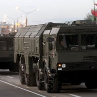 В Минске прошел военный парад с участием российских десантников и техники