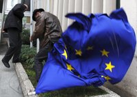 Лауреаты "Нобелевки" требуют отобрать премию у Евросоюза