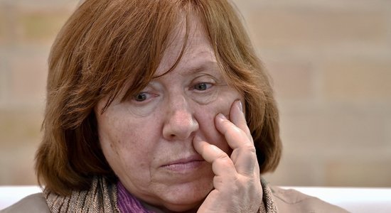 Baltkrievijā draud atņemt dzīvokli Nobela prēmijas laureātei Svetlanai Aleksijevičai