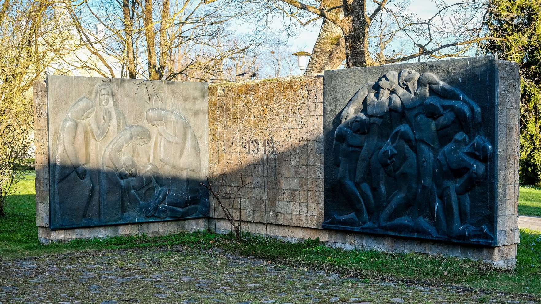 Kuldīgas 1905. gada parka pieminekļi – neērtais jautājums