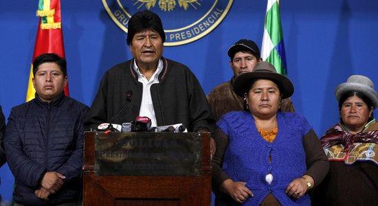 Bolīvijas prezidents Evo Moraless atkāpjas un pazūd