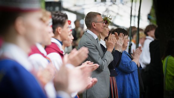 Dziediet ar lepnumu, dejojiet ar pārliecību, muzicējiet ar prieku – skolēniem Dziesmusvētkos vēl Rinkēvičs
