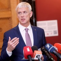Krīzes ekonomisko seku pārvarēšanai apspriež Latvijā nebijušu risinājumu – 'dīkstāves reglamentu'