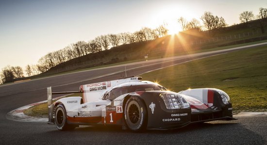 'Porsche' un 'Toyota' prezentējuši savus jaunos bolīdus Lemānas 24 stundu sacīkstēm