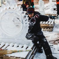 Foto: Jelgavā top iespaidīgas ledus skulptūras