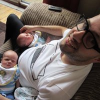 Dvīņu tētis izveido blogu par dzīvi dekrēta atvaļinājumā
