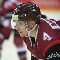Latvijas hokeja izlasē gaida pievienojamies aizsargu Binduli