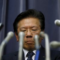 Degvielas ekonomijas skandāla dēļ no amata atkāpsies 'Mitsubishi' prezidents