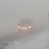Cнегопад и гололед затрудняют движение по главным дорогам Латвии