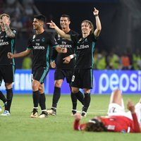 Madrides 'Real' otro gadu pēc kārtas izcīna UEFA Superkausu