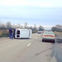Video: Dīvaina avārija uz Daugavgrīvas šosejas