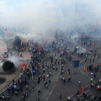 Nemieri Stambulā: Taksimas laukumā atkal vairāki simti protestētāju