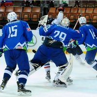 Slovēnijas hokejisti cīņā par vietu PČ elitē sagrauj Koreju