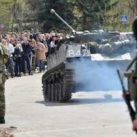 Донбасс: десантники отбили две БМД, ранив ополченца