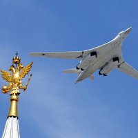 Krievija plāno modernizēt visu laiku lielākos stratēģiskos bumbvedējus 'Tu-160'