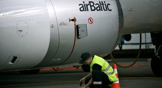 Laikraksts: 'airBaltic' turpina atlaist darbiniekus