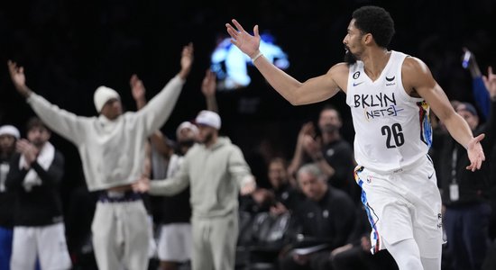 Arī NBA fināliste "Mavericks" turpina audzēt muskuļus, piesaistot prasmīgu aizsargu