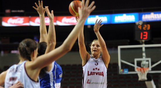 Latvijas basketbolistes sagrauj Somiju