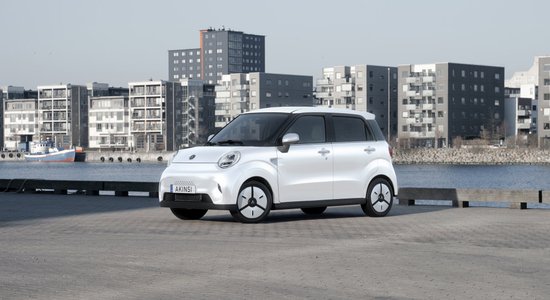 Шведская компания начинает продавать в Латвии новые электромобили