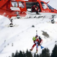 PK posmā Šveicē smagu kritienu piedzīvo olimpiskā čempione kalnu slēpošanā Hefla-Rīša