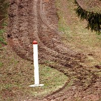 Žogā uz Latvijas robežas ar Krieviju ik pēc kilometra būs 100 metru caurums, vēsta TV3