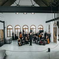 'Sinfonietta Rīga' un 'Zuzeum' aicina uz kamermūzikas vakariem mākslas centra izstāžu zālē