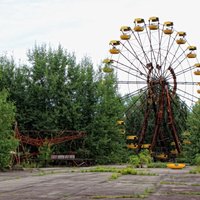 ВИДЕО. Туристы в Припяти запустили колесо обозрения
