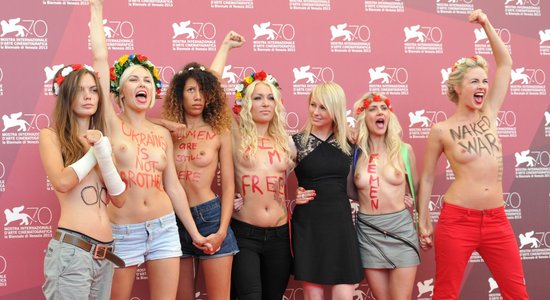 FEMEN meitenes krūtis rāda arī Venēcijā