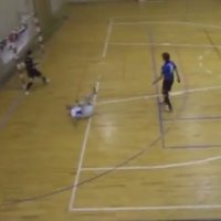 Video: Pasaules līmeņa 'gols' Latvijas telpu futbola pirmajā līgā