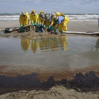 BP piekrīt samaksāt kompensācijās par naftas izplūdi Meksika līcī 7,8 miljardus dolāru