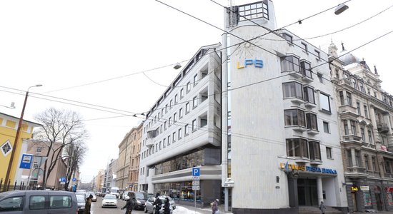 'Signet Bank' plāno iegūt izšķirošu ietekmi pār Uļmanam piederošo 'LPB Bank'