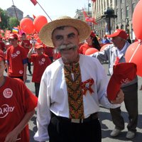 Первомай во всем мире: серп, молот, Маркс и кремлевский тандем