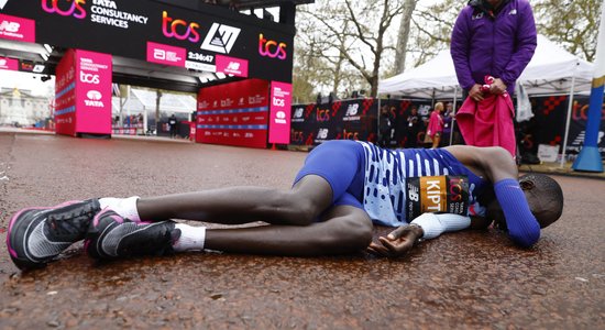 Londonas maratona uzvarētājs Kiptums finišē ar otro visu laiku ātrāko laiku distances vēsturē