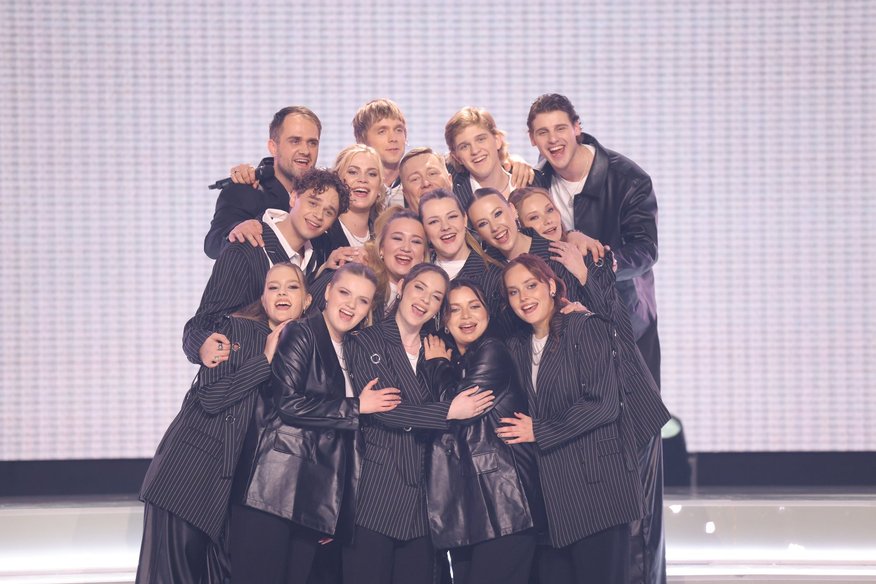 Šova "Koru kari" pirmajā tiešraidē visvairāk punktus iegūst Madonas zaļais  koris Fiņķa vadībā