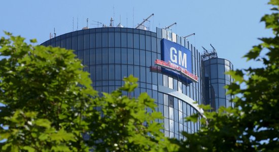 'General Motors' pusvadītāju deficīta dēļ uz laiku slēdz trīs ražotnes