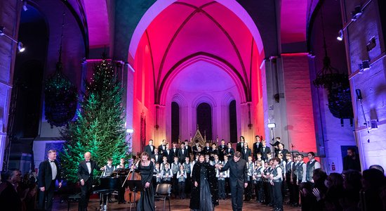 Foto: Doma baznīcā izskanējusi Ineses Galantes rīkotā koncertu sērija 'Ziemassvētku prelūdija'