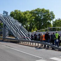 'Latvijas dzelzceļš' atklāj jaunu gājēju tiltu pār dzelzceļa sliedēm Rīgā, Ezera ielā