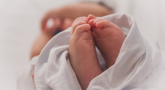 Latvijā darbu sāk krūts piena dāvināšanas platforma 'Piena mammas'