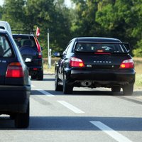 Braukšanas kultūra uz ceļiem pasliktinās, uzskata vairums autovadītāju