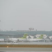Pasažieru skaits lidostā 'Rīga' sarucis par 73%; uzlabojusies kravu un biznesa pārvadājumu statistika
